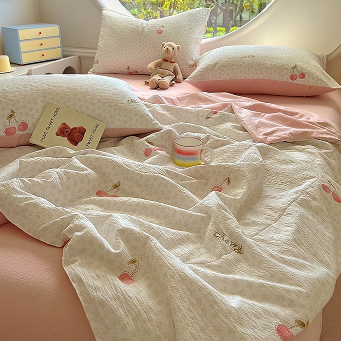 91家纺网 家纺一手货源 找家纺 金梦拉家纺 2025新款A类提花纱布双层纱夏被四件套 夏被-樱桃