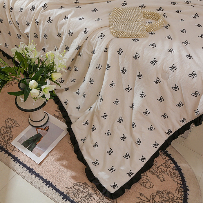 91家纺网 家纺一手货源 找家纺 薇玛仕 2025新款韩版宽边水洗棉大豆夏被赫本风亲肤柔软夏季薄被子 赫本-蝴蝶结