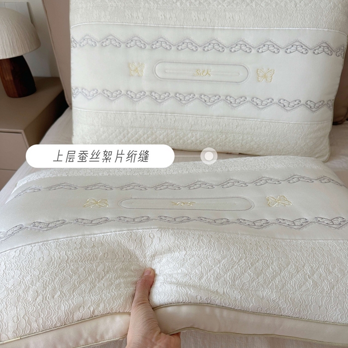 91家纺网 家纺一手货源 找家纺 （总）昕科 2025新款蕾丝复合蚕丝枕-桑蚕丝刺绣蝴蝶蕾丝花边枕芯莱赛尔纤维天丝立体枕头