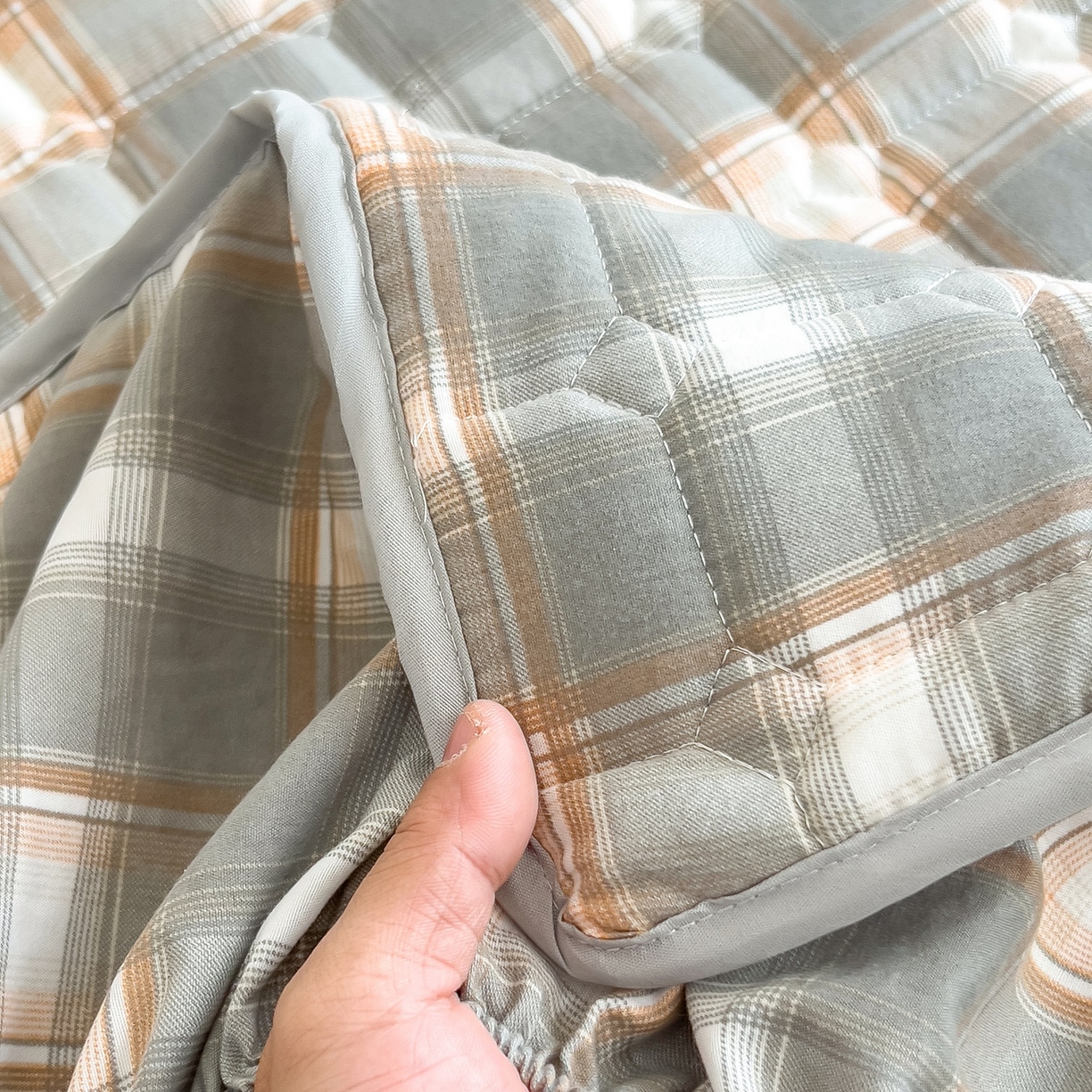 91家纺网 家纺一手货源 找家纺 蕾诺家纺 2025新款新疆棉花夹棉床垫床笠保护套 三分灰格