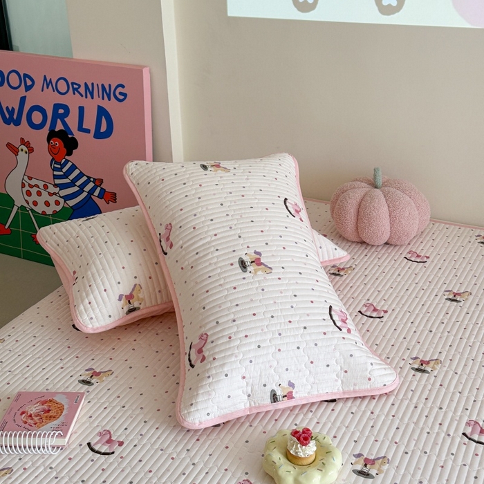 91家纺网 家纺一手货源 找家纺 琳可家居 2025新款13070印花款双面全棉全棉床盖 小木马