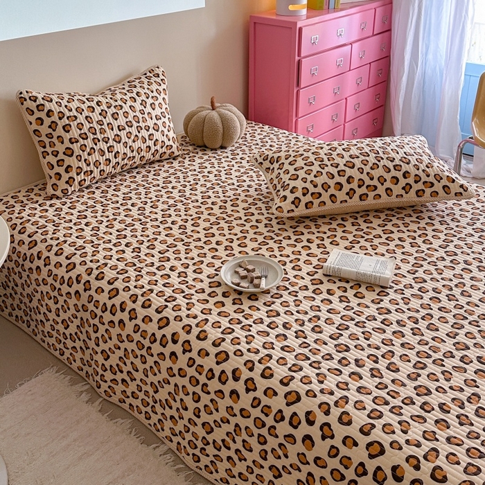 91家纺网 家纺一手货源 找家纺 琳可家居 2025新款13070印花款双面全棉全棉床盖 豹纹