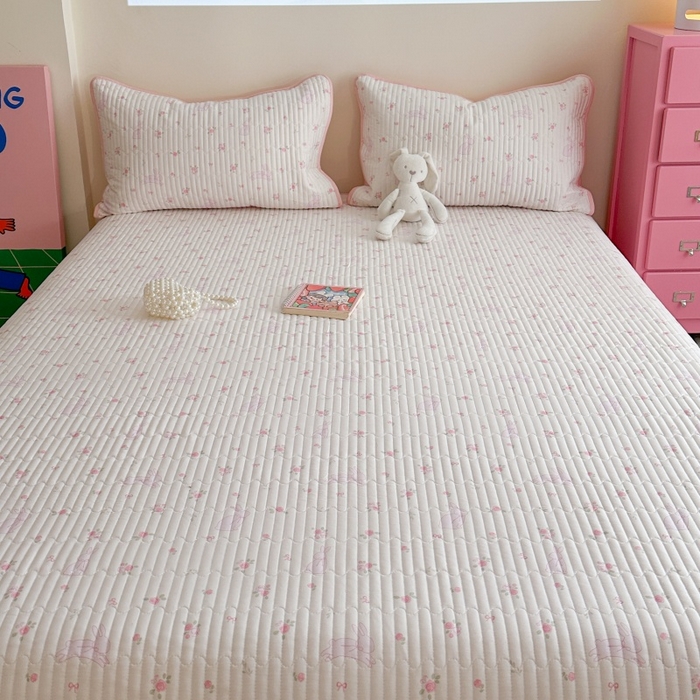 91家纺网 家纺一手货源 找家纺 琳可家居 2025新款13070印花款双面全棉全棉床盖 粉兔花语