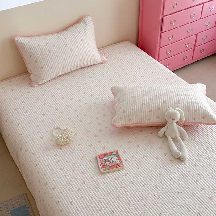 91家纺网 家纺一手货源 找家纺 琳可家居 2025新款13070印花款双面全棉全棉床盖 粉兔花语