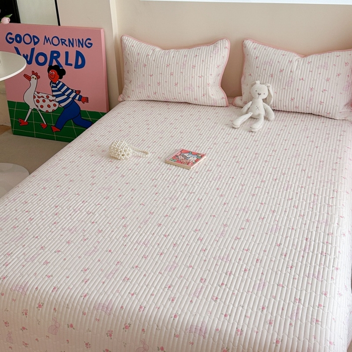 91家纺网 家纺一手货源 找家纺 琳可家居 2025新款13070印花款双面全棉全棉床盖 粉兔花语