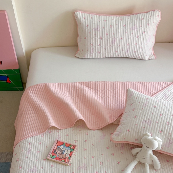 91家纺网 家纺一手货源 找家纺 琳可家居 2025新款13070印花款双面全棉全棉床盖 粉兔花语