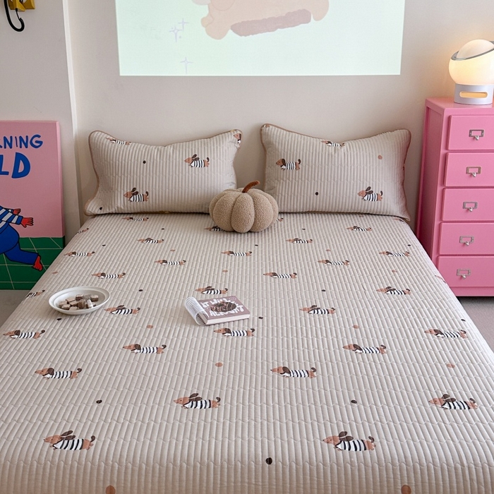 91家纺网 家纺一手货源 找家纺 琳可家居 2025新款13070印花款双面全棉全棉床盖 腊肠狗