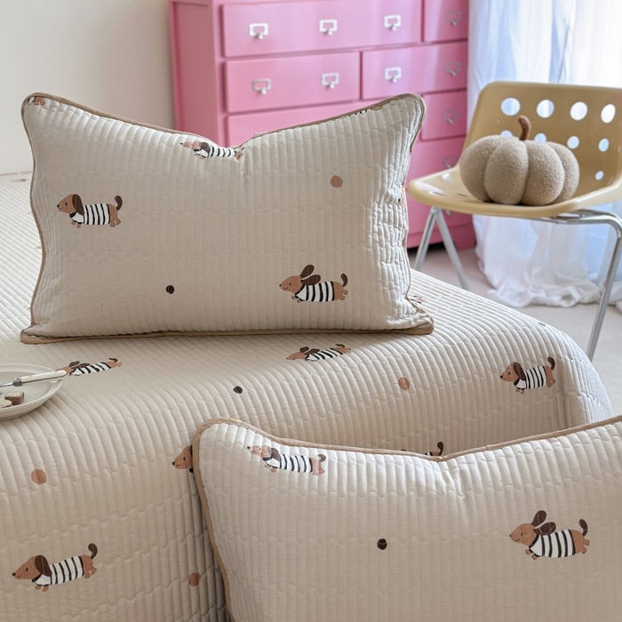 91家纺网 家纺一手货源 找家纺 琳可家居 2025新款13070印花款双面全棉全棉床盖 腊肠狗