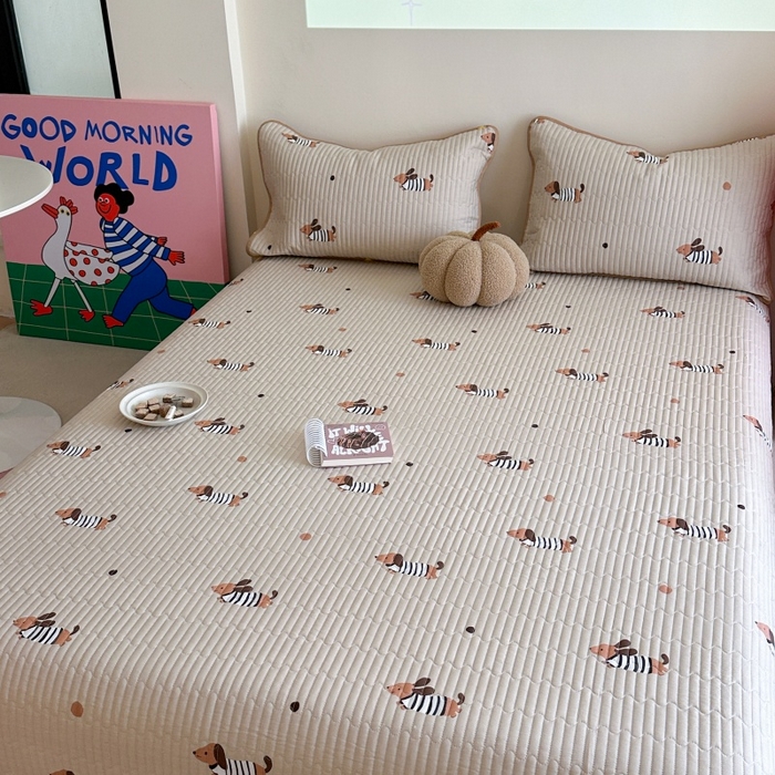 91家纺网 家纺一手货源 找家纺 琳可家居 2025新款13070印花款双面全棉全棉床盖 腊肠狗