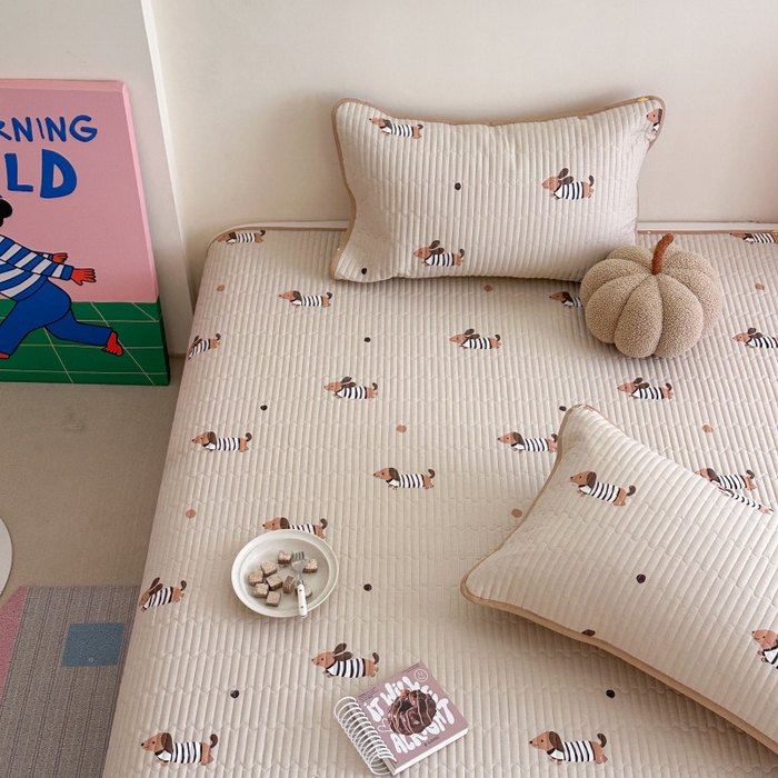 91家纺网 家纺一手货源 找家纺 琳可家居 2025新款13070印花款双面全棉全棉床盖 腊肠狗