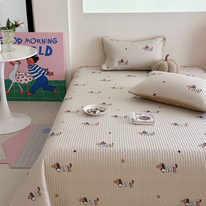 91家纺网 家纺一手货源 找家纺 琳可家居 2025新款13070印花款双面全棉全棉床盖 腊肠狗