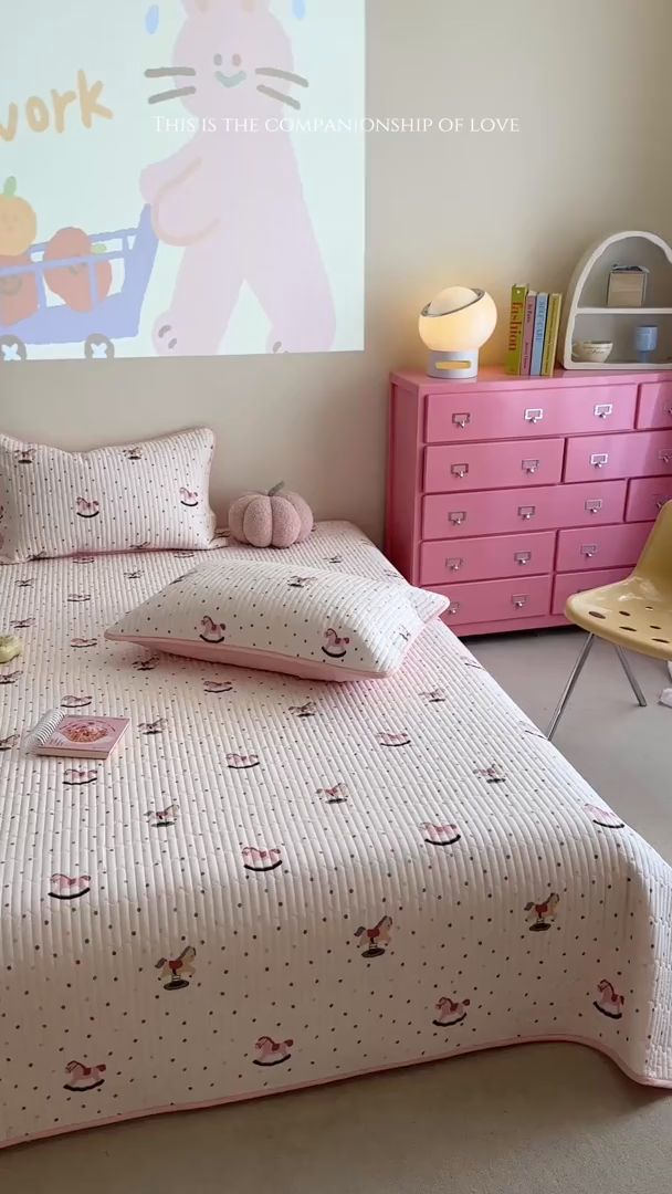 91家纺网 家纺一手货源 找家纺 琳可家居 2025新款13070印花款双面全棉全棉床盖 小木马