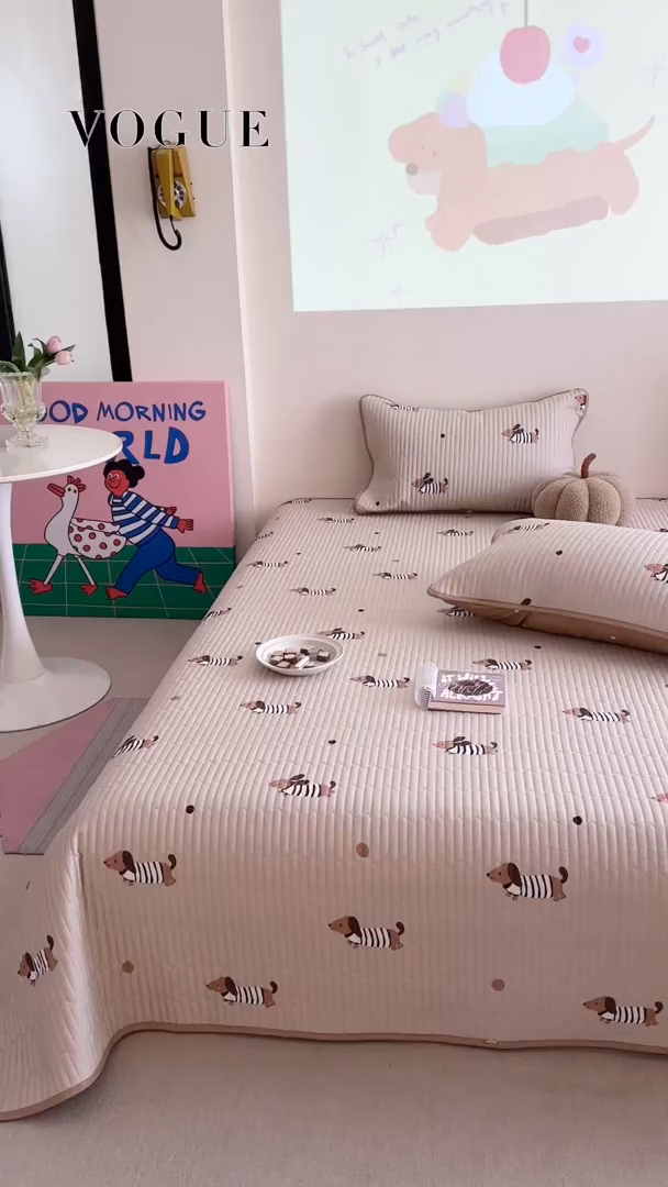 91家纺网 家纺一手货源 找家纺 琳可家居 2025新款13070印花款双面全棉全棉床盖 腊肠狗