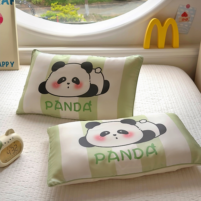 91家纺网 家纺一手货源 找家纺 百寐 2025新款A类母婴级60s天丝大版卡通数码印花儿童枕套 困困熊猫