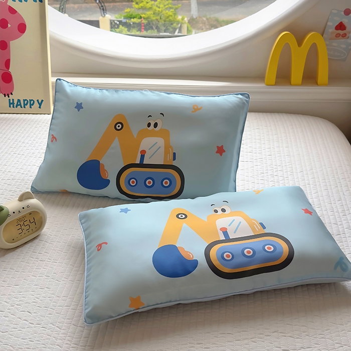 91家纺网 家纺一手货源 找家纺 百寐 2025新款A类母婴级60s天丝大版卡通数码印花儿童枕套 大眼挖机