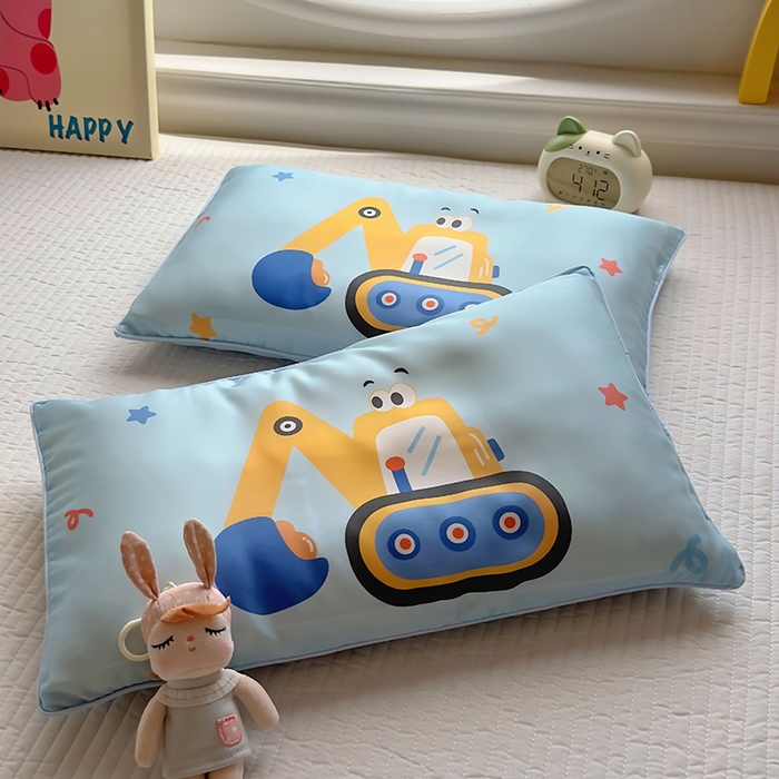 91家纺网 家纺一手货源 找家纺 百寐 2025新款A类母婴级60s天丝大版卡通数码印花儿童枕套 大眼挖机