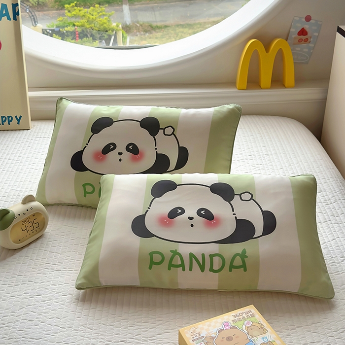 91家纺网 家纺一手货源 找家纺 百寐 2025新款A类母婴级60s天丝大版卡通数码印花儿童枕套 困困熊猫