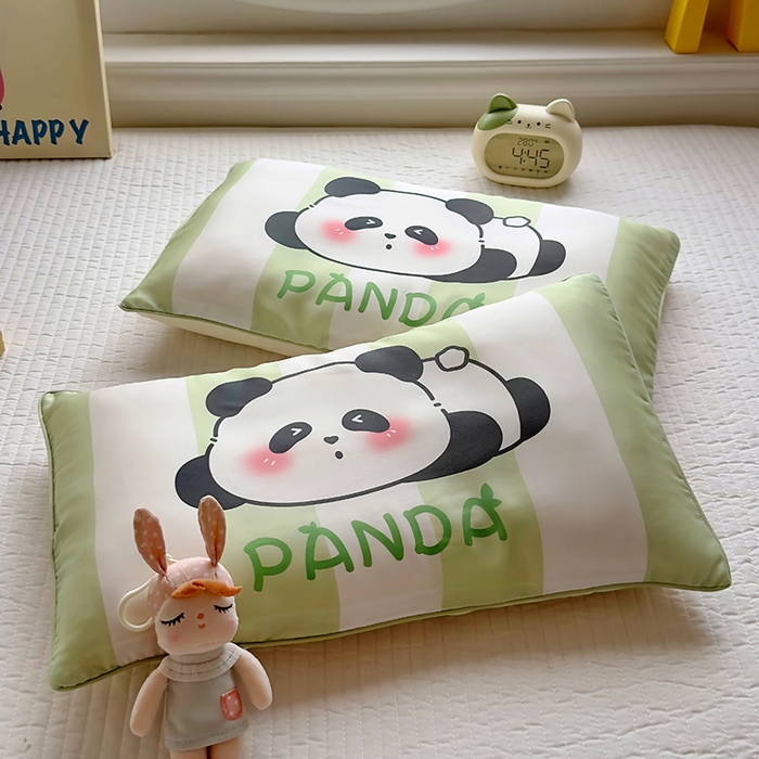 91家纺网 家纺一手货源 找家纺 百寐 2025新款A类母婴级60s天丝大版卡通数码印花儿童枕套 困困熊猫