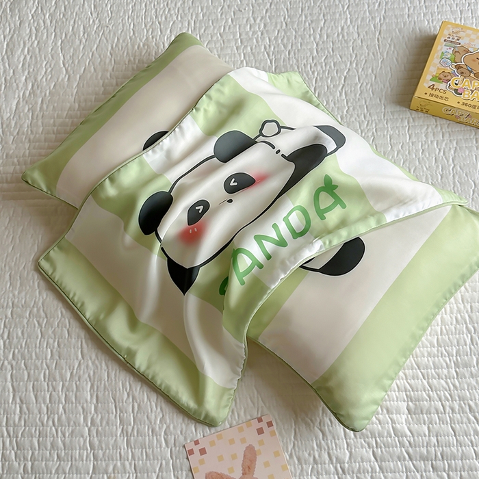 91家纺网 家纺一手货源 找家纺 百寐 2025新款A类母婴级60s天丝大版卡通数码印花儿童枕套 困困熊猫