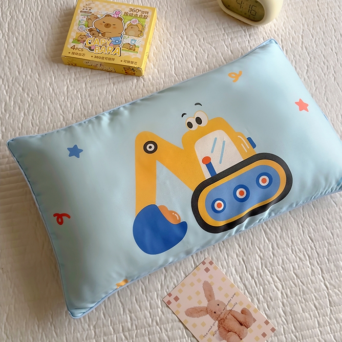 91家纺网 家纺一手货源 找家纺 百寐 2025新款A类母婴级60s天丝大版卡通数码印花儿童枕套 大眼挖机