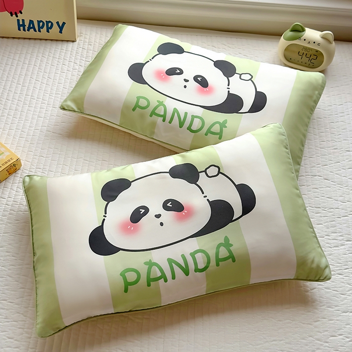 91家纺网 家纺一手货源 找家纺 百寐 2025新款A类母婴级60s天丝大版卡通数码印花儿童枕套 困困熊猫