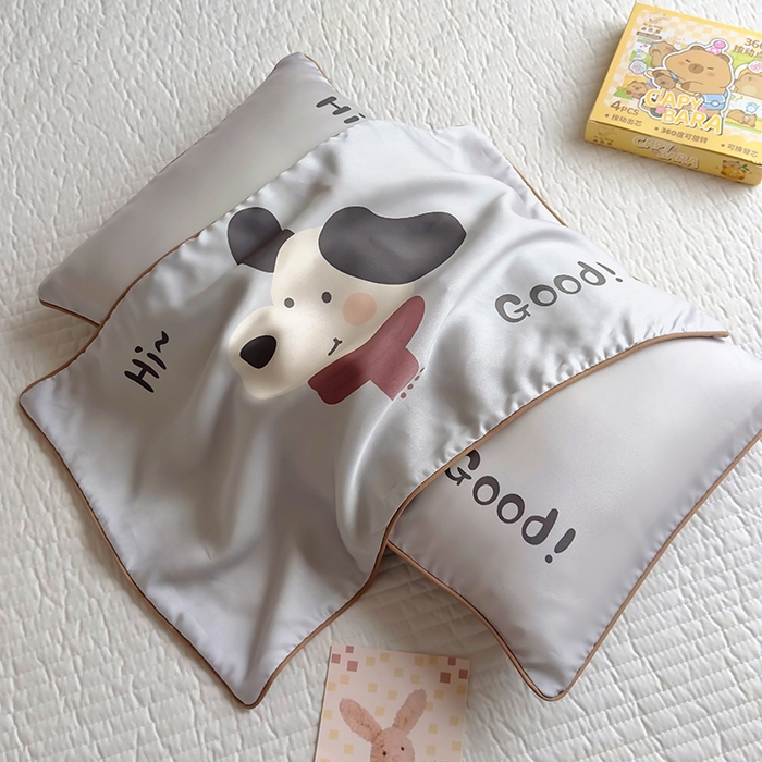 91家纺网 家纺一手货源 找家纺 百寐 2025新款A类母婴级60s天丝大版卡通数码印花儿童枕套 围巾狗狗