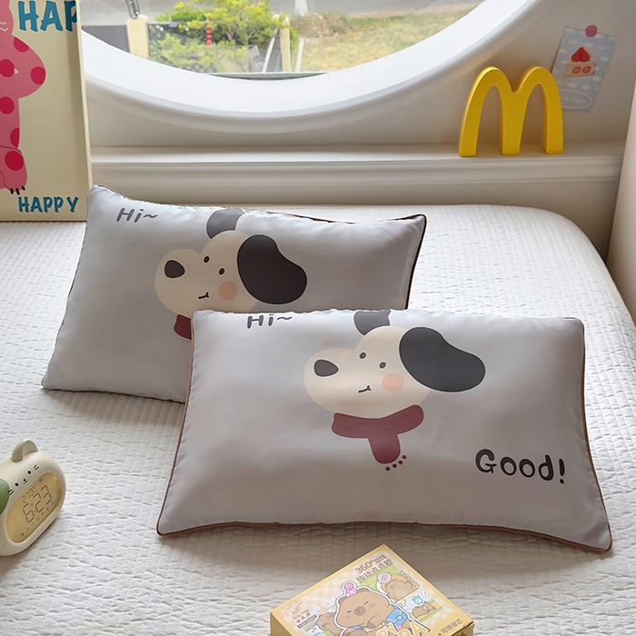 91家纺网 家纺一手货源 找家纺 百寐 2025新款A类母婴级60s天丝大版卡通数码印花儿童枕套 围巾狗狗