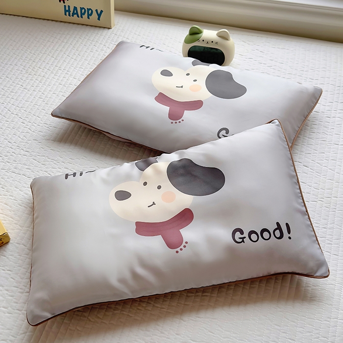 91家纺网 家纺一手货源 找家纺 百寐 2025新款A类母婴级60s天丝大版卡通数码印花儿童枕套 围巾狗狗