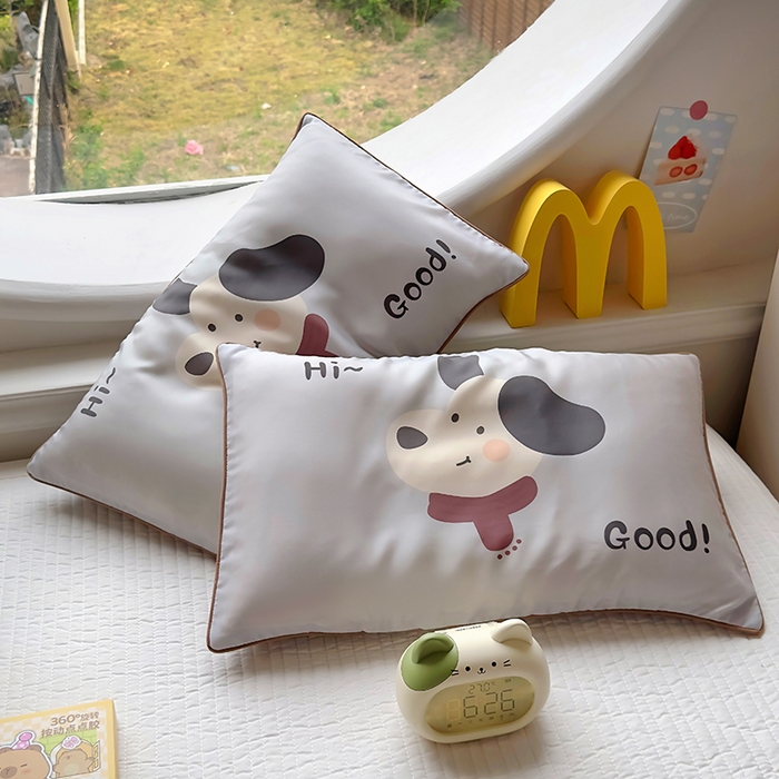 91家纺网 家纺一手货源 找家纺 百寐 2025新款A类母婴级60s天丝大版卡通数码印花儿童枕套 围巾狗狗