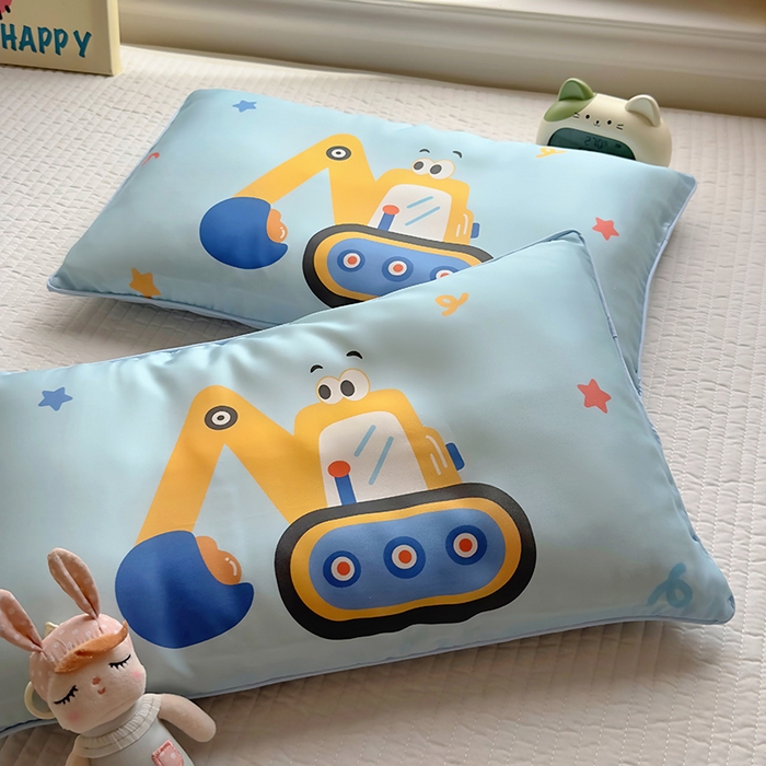 91家纺网 家纺一手货源 找家纺 百寐 2025新款A类母婴级60s天丝大版卡通数码印花儿童枕套 大眼挖机