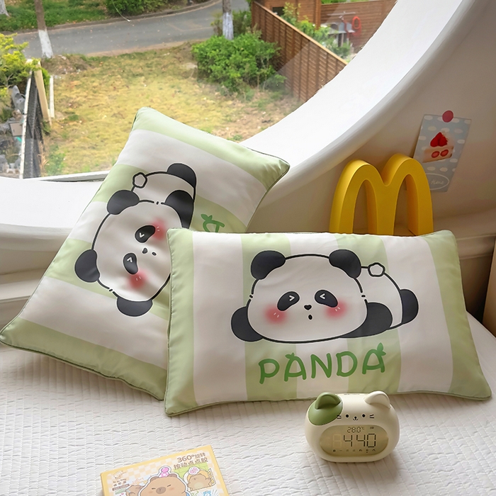 91家纺网 家纺一手货源 找家纺 百寐 2025新款A类母婴级60s天丝大版卡通数码印花儿童枕套 困困熊猫