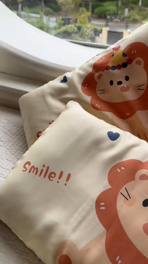 91家纺网 家纺一手货源 找家纺 百寐 2025新款A类母婴级60s天丝大版卡通数码印花儿童枕套 派对狮子