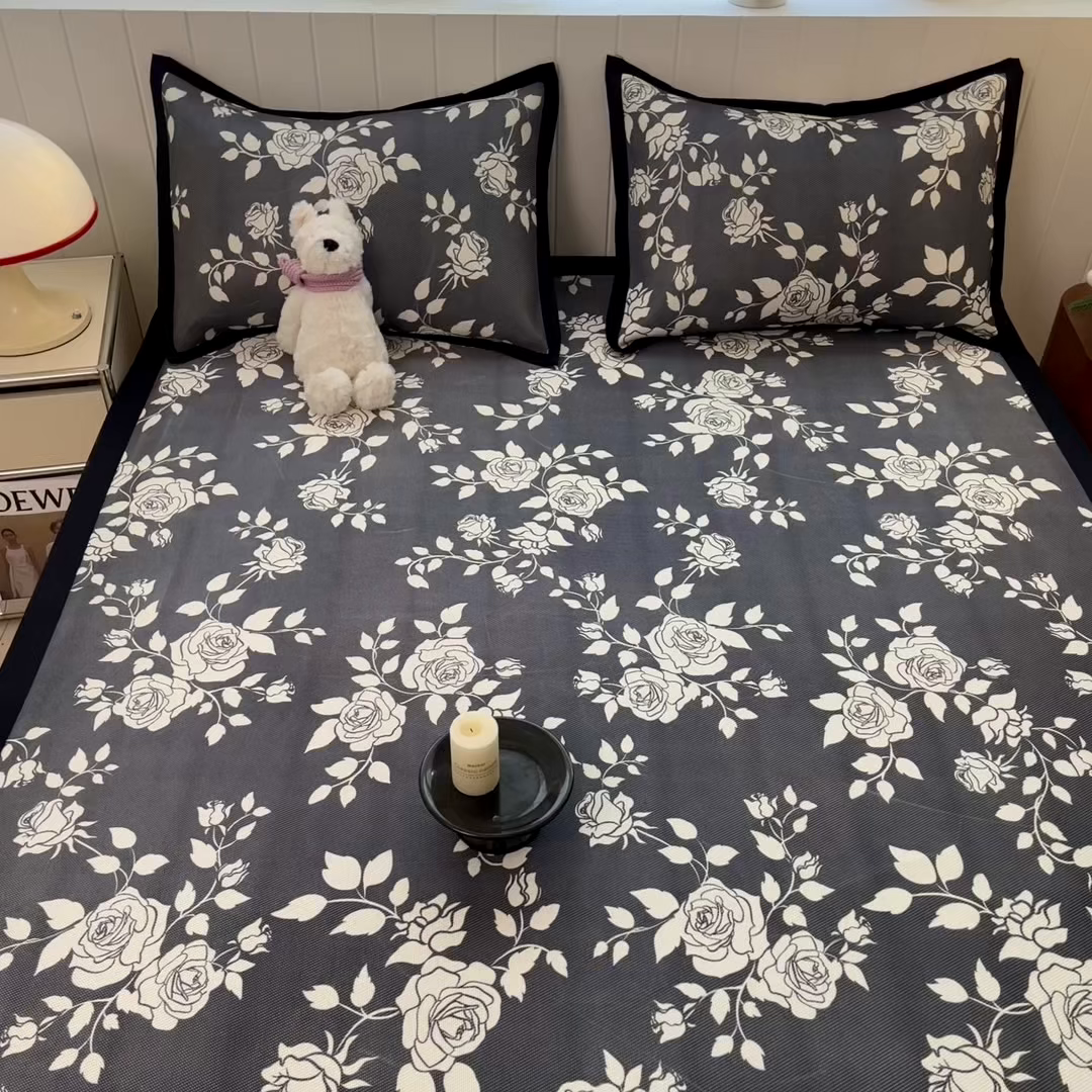 91家纺网 家纺一手货源 找家纺 （总）安哆啦家纺 2025新款A类印花冰藤凉席针织棉牛奶丝夏被夏凉被空调被四件套