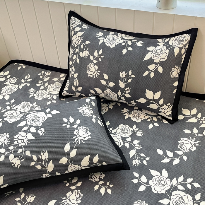 91家纺网 家纺一手货源 找家纺 （总）安哆啦家纺 2025新款A类印花冰藤凉席针织棉牛奶丝夏被夏凉被空调被四件套