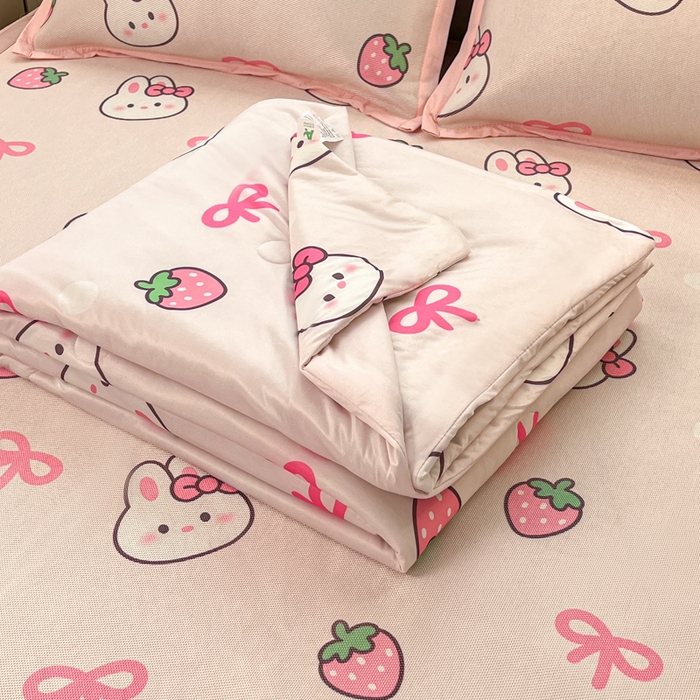 91家纺网 家纺一手货源 找家纺 （总）安哆啦家纺 2025新款A类印花冰藤凉席针织棉牛奶丝夏被夏凉被空调被四件套