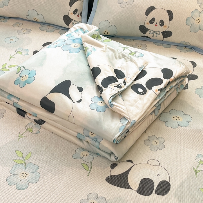 91家纺网 家纺一手货源 找家纺 安哆啦家纺 2025新款A类印花冰藤凉席针织棉牛奶丝夏被夏凉被空调被四件套 熊猫团团