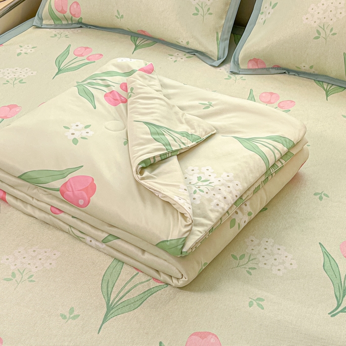 91家纺网 家纺一手货源 找家纺 安哆啦家纺 2025新款A类印花冰藤凉席针织棉牛奶丝夏被夏凉被空调被四件套 郁金香