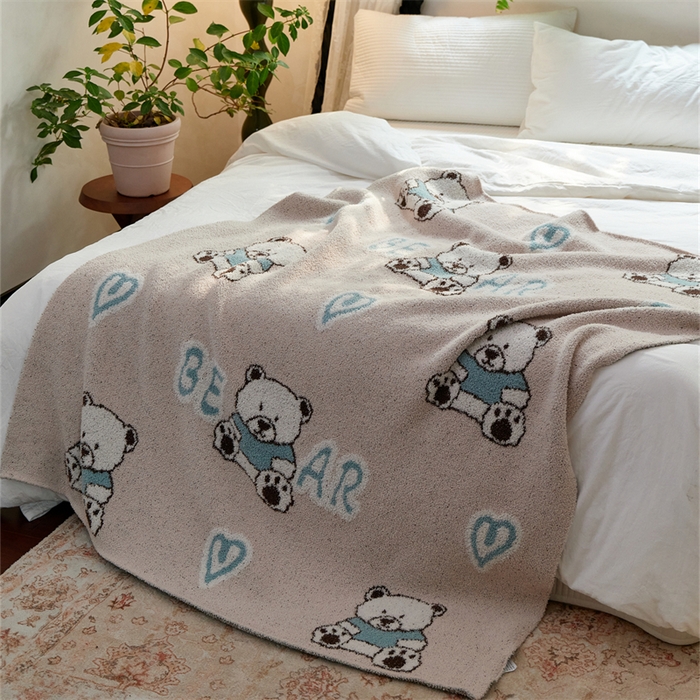 91家纺网 家纺一手货源 找家纺 暖绵绵2025新款半边绒涤纶混纺毯子抱枕套 贝尔熊