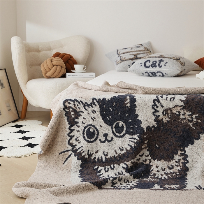 91家纺网 家纺一手货源 找家纺 暖绵绵2025新款半边绒涤纶混纺毯子抱枕套 菲比