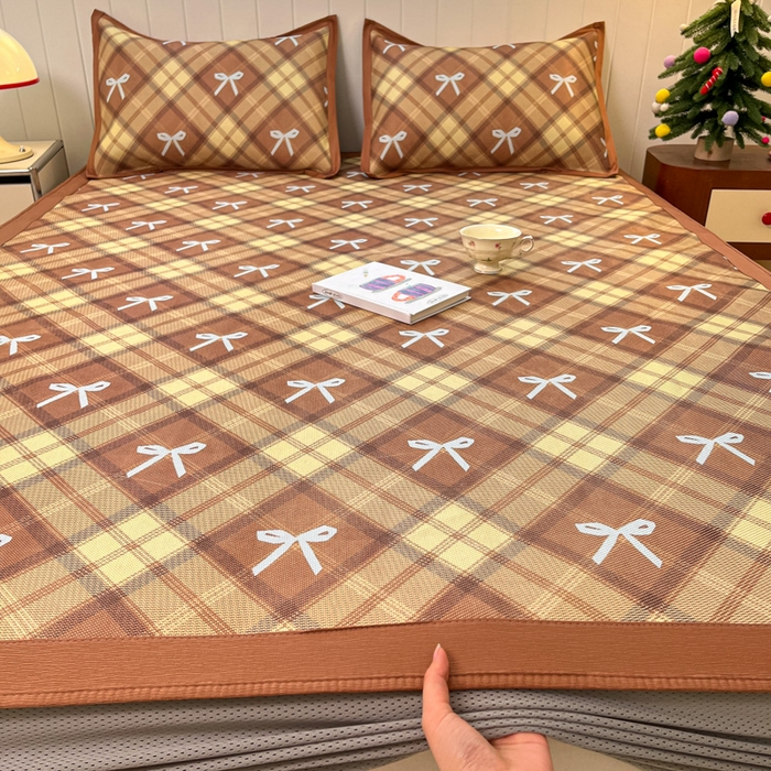 91家纺网 家纺一手货源 找家纺 安哆啦家纺 2025新款A类印花冰藤凉席针织棉牛奶丝夏被夏凉被空调被四件套 复古蝴蝶结