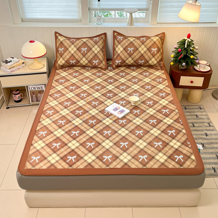 91家纺网 家纺一手货源 找家纺 安哆啦家纺 2025新款A类印花冰藤凉席针织棉牛奶丝夏被夏凉被空调被四件套 复古蝴蝶结