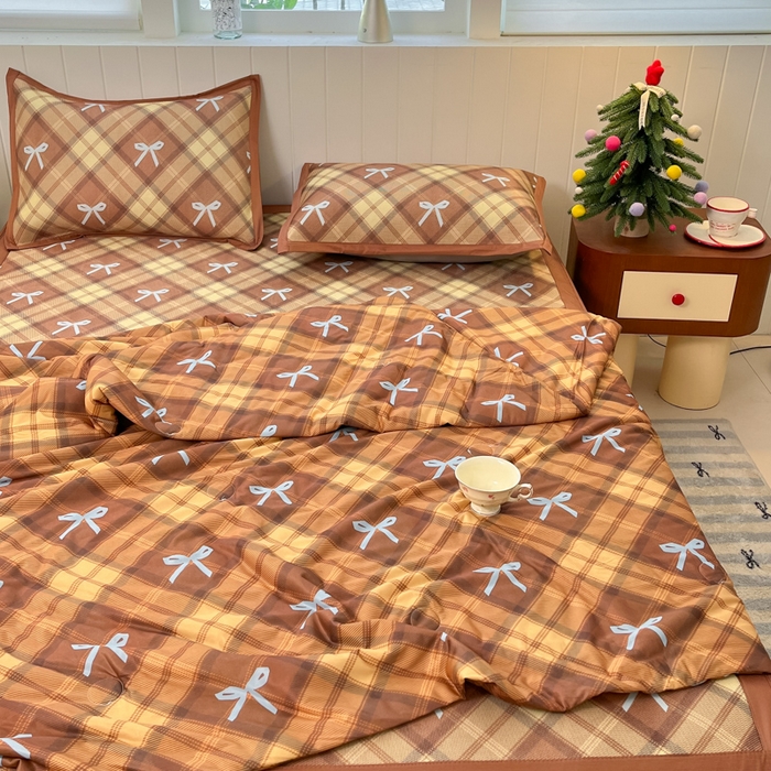 91家纺网 家纺一手货源 找家纺 安哆啦家纺 2025新款A类印花冰藤凉席针织棉牛奶丝夏被夏凉被空调被四件套 复古蝴蝶结