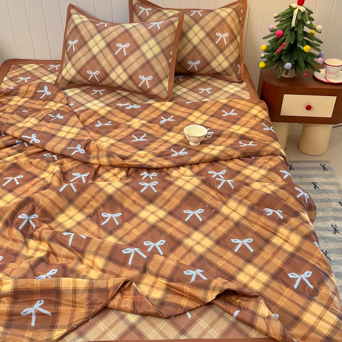 91家纺网 家纺一手货源 找家纺 安哆啦家纺 2025新款A类印花冰藤凉席针织棉牛奶丝夏被夏凉被空调被四件套 复古蝴蝶结