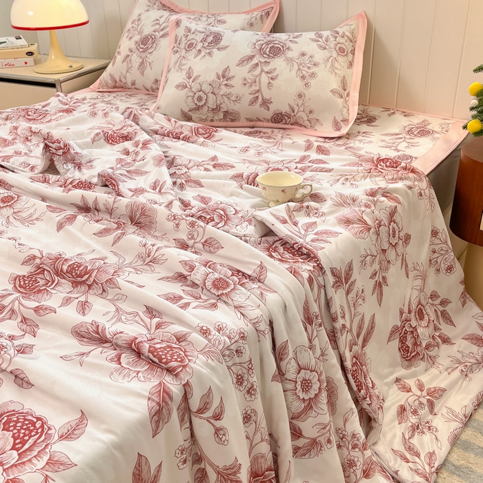 91家纺网 家纺一手货源 找家纺 安哆啦家纺 2025新款A类印花冰藤凉席针织棉牛奶丝夏被夏凉被空调被四件套 古韵花香