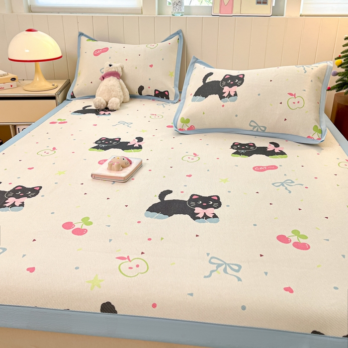 91家纺网 家纺一手货源 找家纺 安哆啦家纺 2025新款A类印花冰藤凉席针织棉牛奶丝夏被夏凉被空调被四件套 黑猫日记