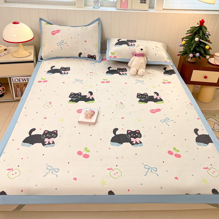 91家纺网 家纺一手货源 找家纺 安哆啦家纺 2025新款A类印花冰藤凉席针织棉牛奶丝夏被夏凉被空调被四件套 黑猫日记