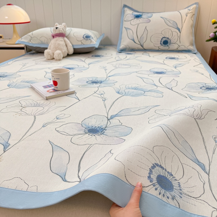 91家纺网 家纺一手货源 找家纺 安哆啦家纺 2025新款A类印花冰藤凉席针织棉牛奶丝夏被夏凉被空调被四件套 蓝梦里
