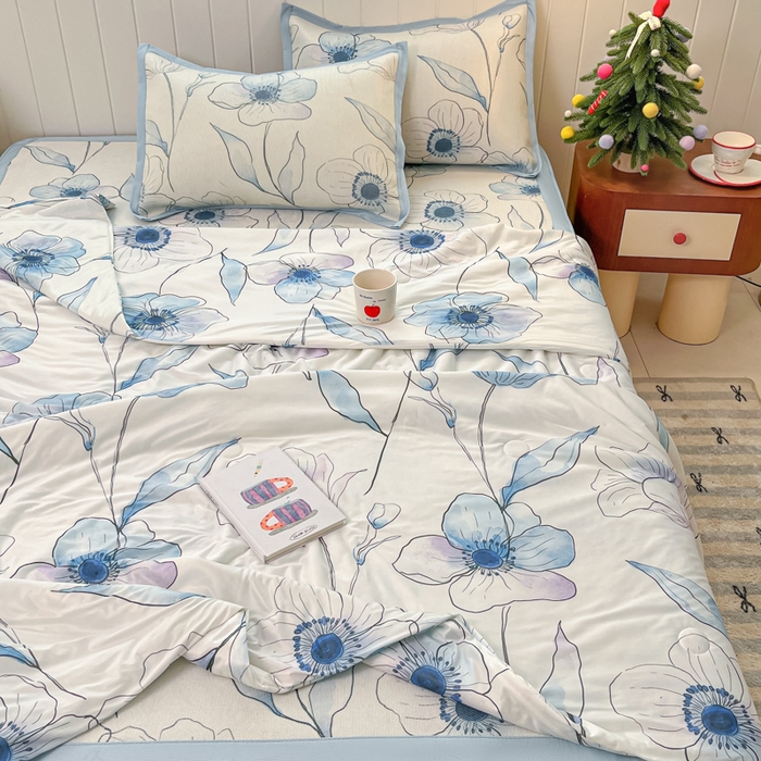 91家纺网 家纺一手货源 找家纺 安哆啦家纺 2025新款A类印花冰藤凉席针织棉牛奶丝夏被夏凉被空调被四件套 蓝梦里