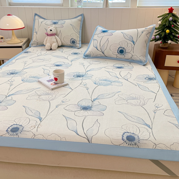 91家纺网 家纺一手货源 找家纺 安哆啦家纺 2025新款A类印花冰藤凉席针织棉牛奶丝夏被夏凉被空调被四件套 蓝梦里