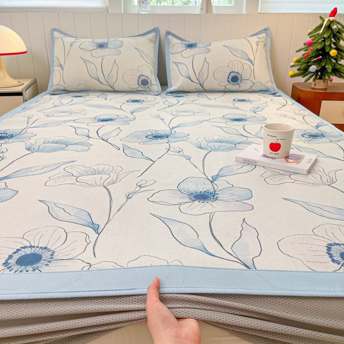 91家纺网 家纺一手货源 找家纺 安哆啦家纺 2025新款A类印花冰藤凉席针织棉牛奶丝夏被夏凉被空调被四件套 蓝梦里